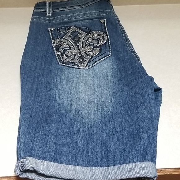 Love Nation Denim Shorts - Picture 4 of 5